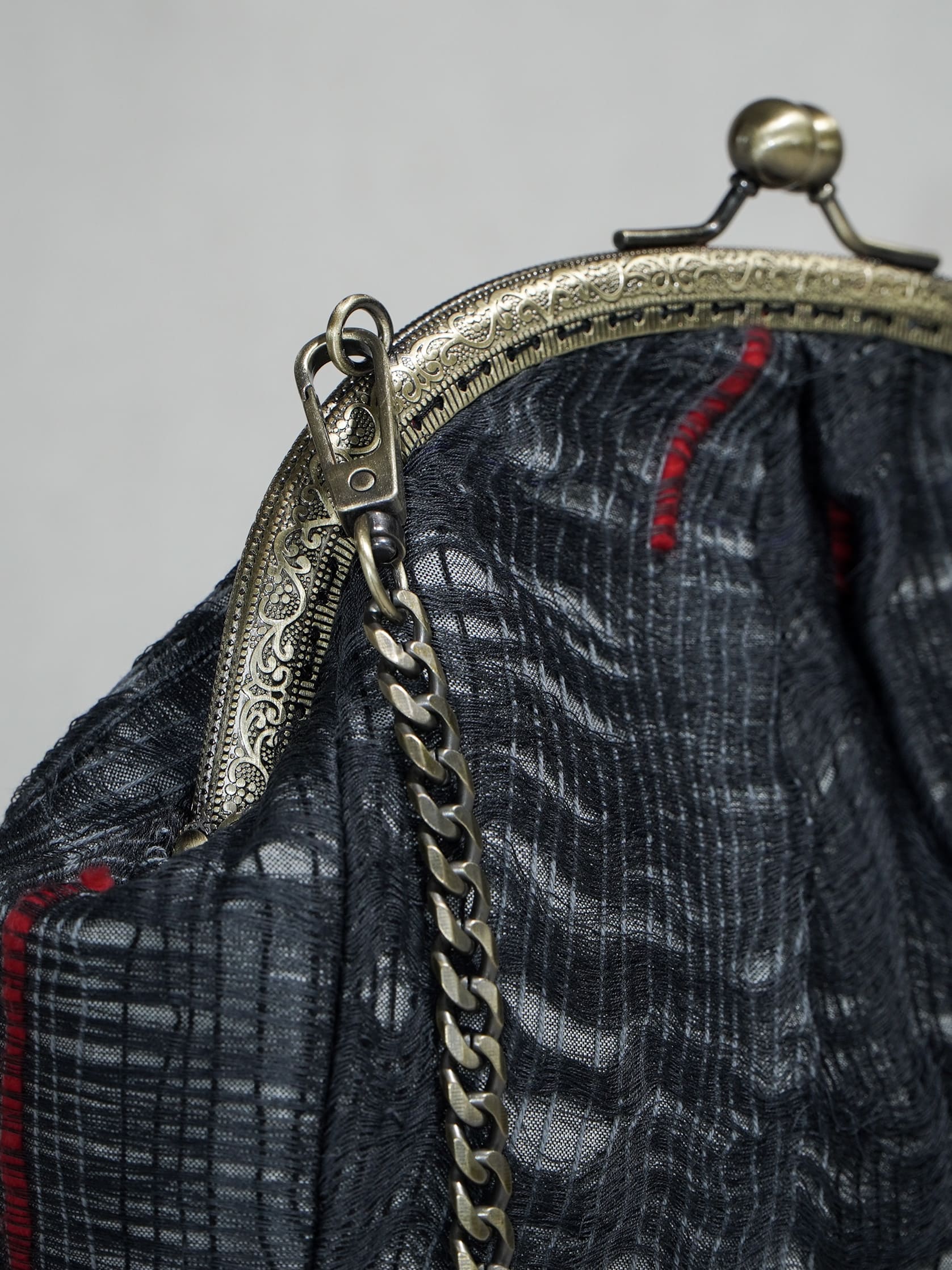 Setia Cap Cili_Cacangkaja_Kisslock Bags_Sundari side details